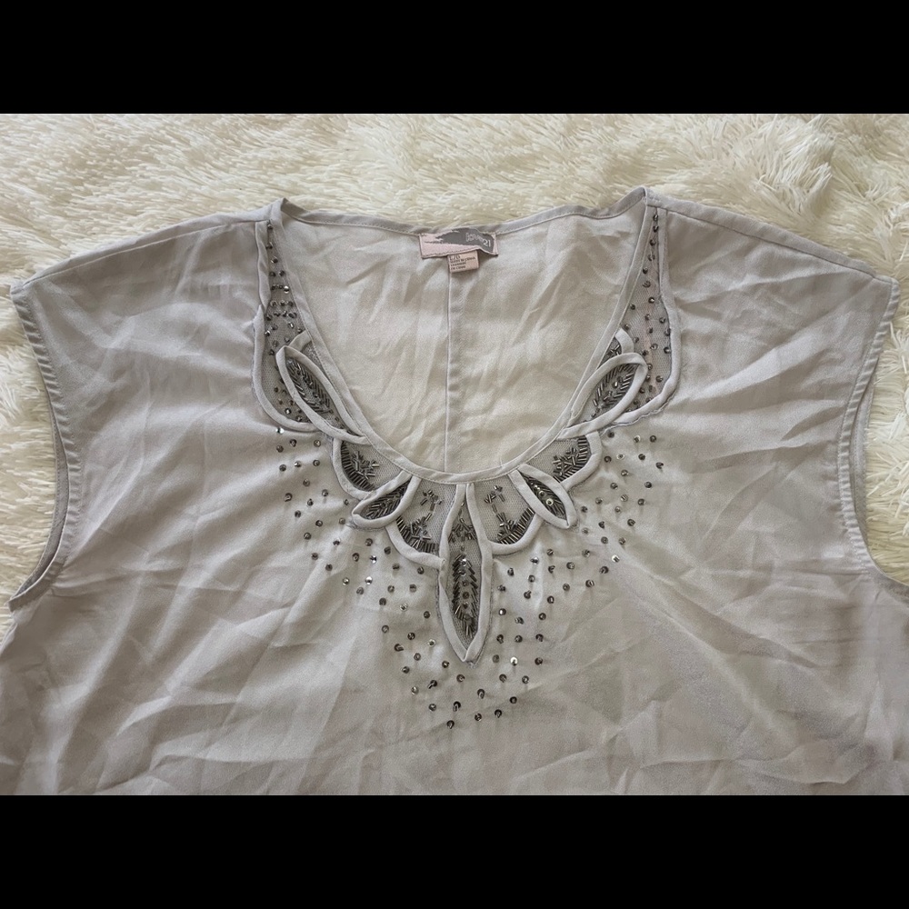 Embroidered Grey Top 👚